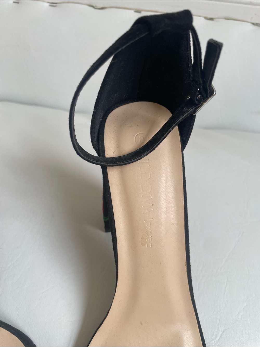 BLACK FAUX SUEDE OPEN TOE BLOCK HEELS RED ROSE GREEN STEM DETAIL WILD DIVA SHOE - Picture 8 of 9